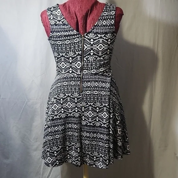 Rue 21 SZ L Dress - Picture 2 of 6